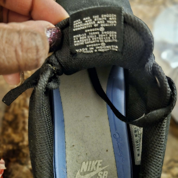 Nike Black and White Sneakers - Picture 3 of 6